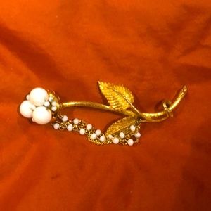 Brooch- gold tone